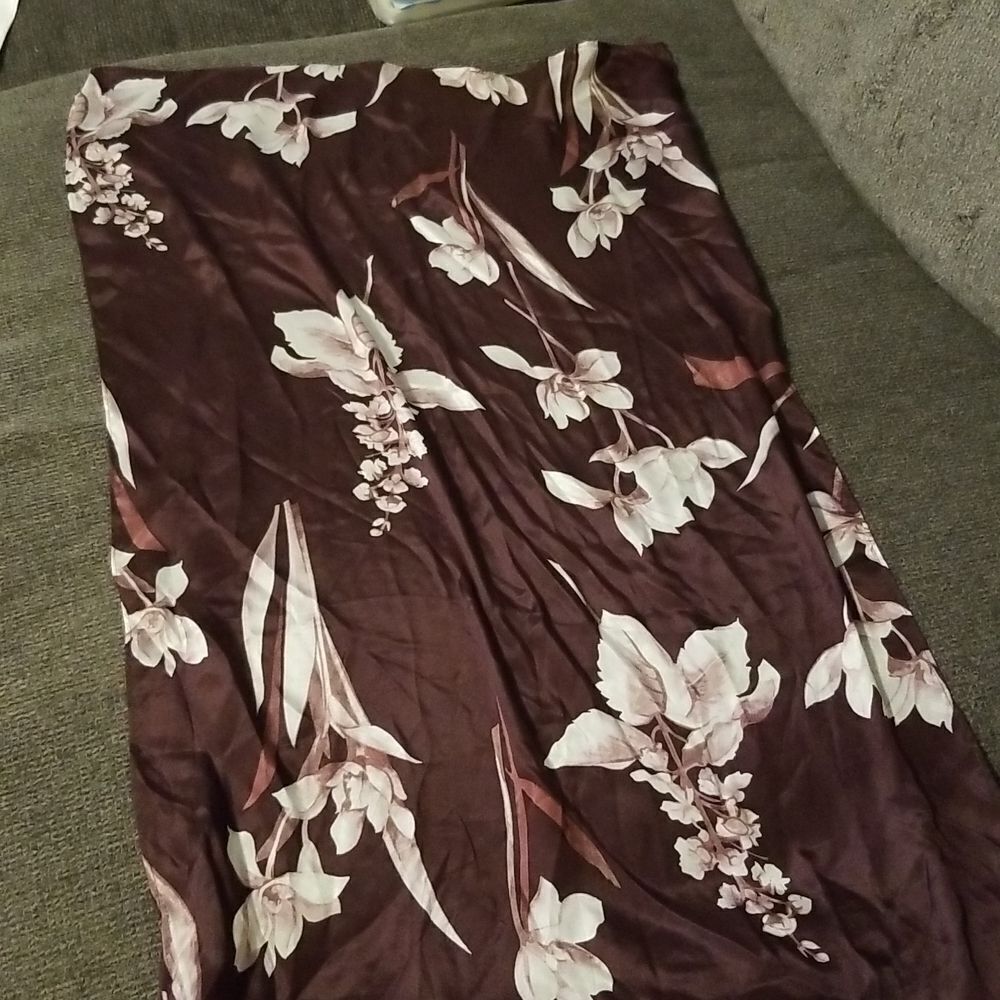 🤠Silky Floral Scarf 70" x 17"